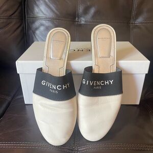 Authentic Givenchy 100% Lambskin Bedford Flat Mule in Beige - Size 40 Womens